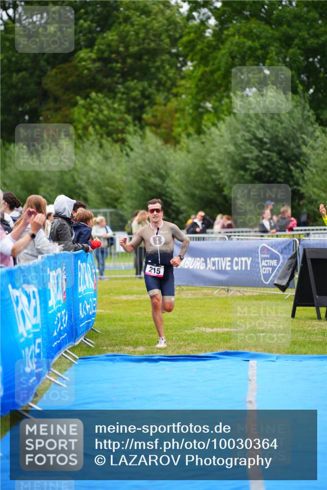 30.08.2026 - Elbe Triathlon Hamburg LAZAROV Photography http://msf.ph/oto/10030364 30.08.2026 10:15:30 Ziel 215 meine-sportfotos.de
