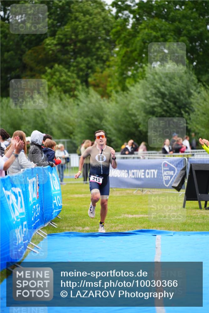 30.08.2026 - Elbe Triathlon Hamburg LAZAROV Photography http://msf.ph/oto/10030366 30.08.2026 10:15:31 Ziel 215 meine-sportfotos.de