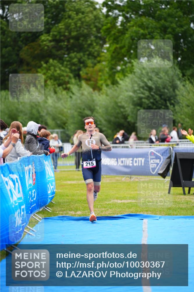 30.08.2026 - Elbe Triathlon Hamburg LAZAROV Photography http://msf.ph/oto/10030367 30.08.2026 10:15:31 Ziel 215 meine-sportfotos.de