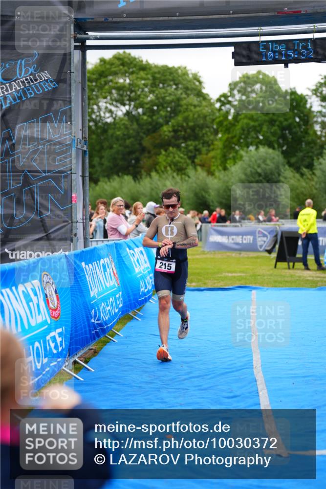 30.08.2026 - Elbe Triathlon Hamburg LAZAROV Photography http://msf.ph/oto/10030372 30.08.2026 10:15:33 Ziel 215 meine-sportfotos.de