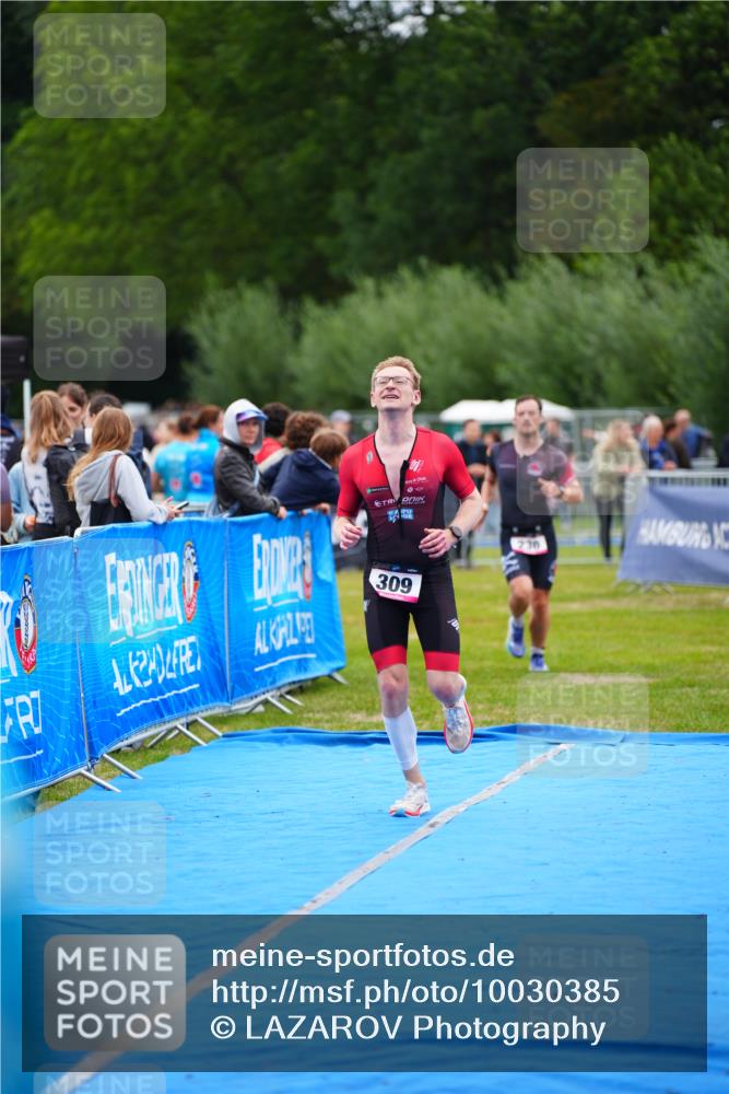 30.08.2026 - Elbe Triathlon Hamburg LAZAROV Photography http://msf.ph/oto/10030385 30.08.2026 10:17:05 Ziel 230, 309 meine-sportfotos.de