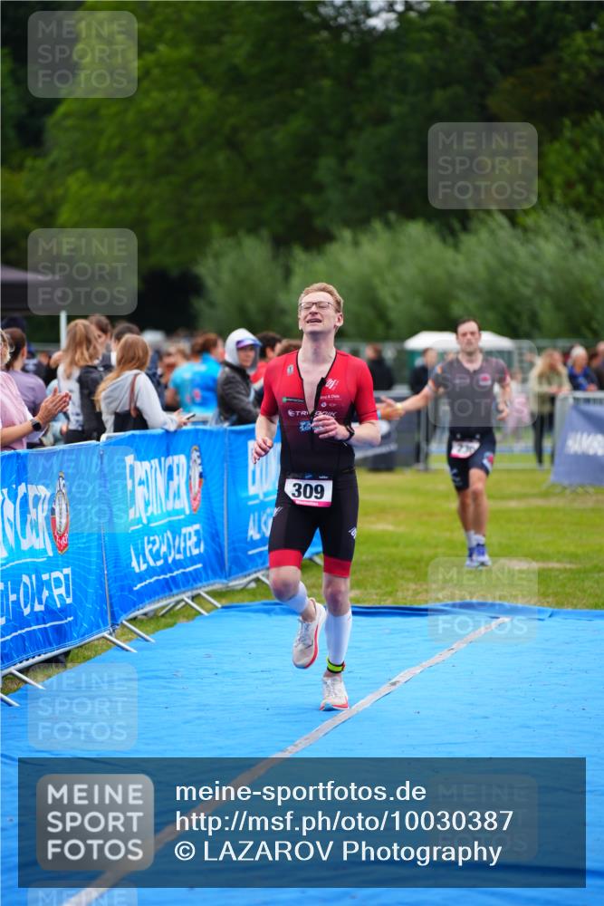 30.08.2026 - Elbe Triathlon Hamburg LAZAROV Photography http://msf.ph/oto/10030387 30.08.2026 10:17:05 Ziel 230, 309 meine-sportfotos.de