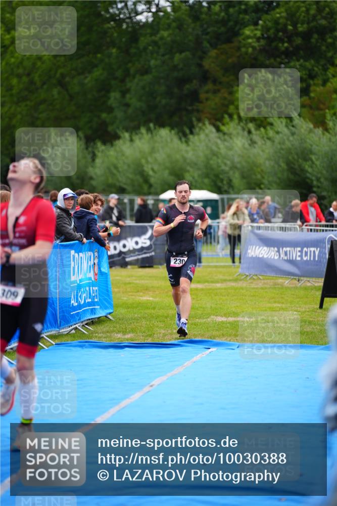 30.08.2026 - Elbe Triathlon Hamburg LAZAROV Photography http://msf.ph/oto/10030388 30.08.2026 10:17:06 Ziel 230, 309 meine-sportfotos.de