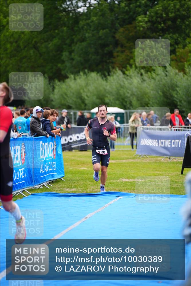 30.08.2026 - Elbe Triathlon Hamburg LAZAROV Photography http://msf.ph/oto/10030389 30.08.2026 10:17:06 Ziel 230, 309 meine-sportfotos.de