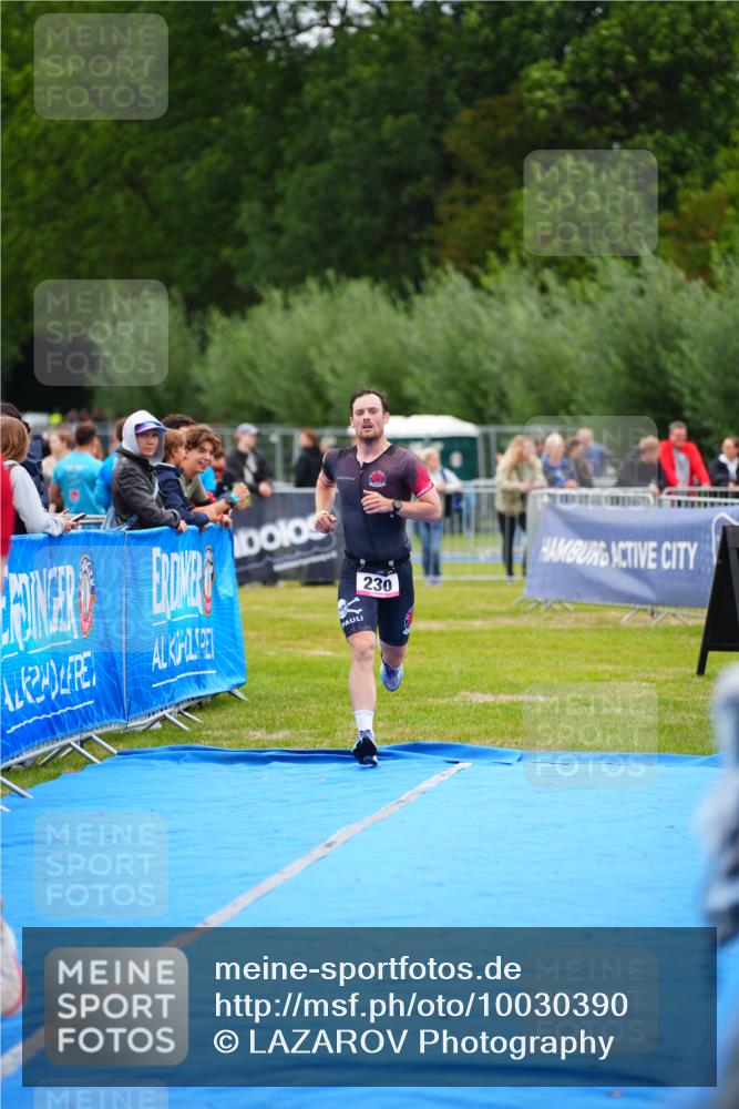 30.08.2026 - Elbe Triathlon Hamburg LAZAROV Photography http://msf.ph/oto/10030390 30.08.2026 10:17:07 Ziel 230, 309 meine-sportfotos.de