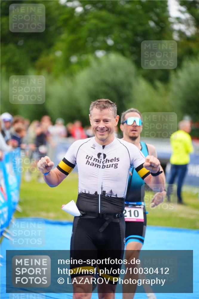30.08.2026 - Elbe Triathlon Hamburg LAZAROV Photography http://msf.ph/oto/10030412 30.08.2026 10:17:41 Ziel 210, 272 meine-sportfotos.de