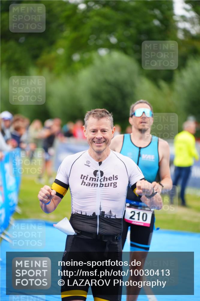 30.08.2026 - Elbe Triathlon Hamburg LAZAROV Photography http://msf.ph/oto/10030413 30.08.2026 10:17:41 Ziel 210, 272 meine-sportfotos.de