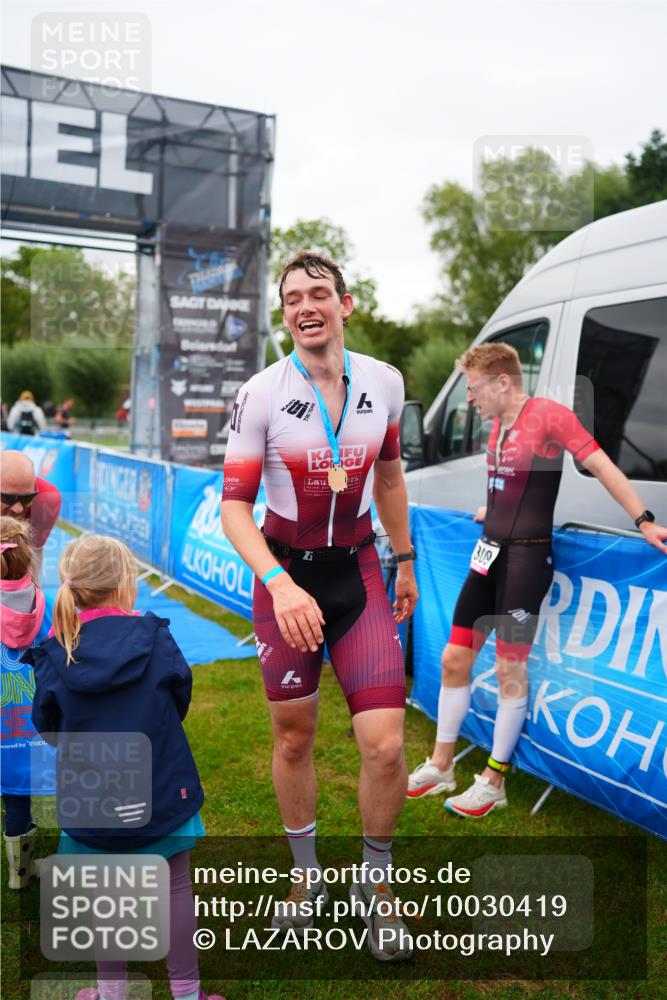 30.08.2026 - Elbe Triathlon Hamburg LAZAROV Photography http://msf.ph/oto/10030419 30.08.2026 10:17:44 Ziel 210 meine-sportfotos.de