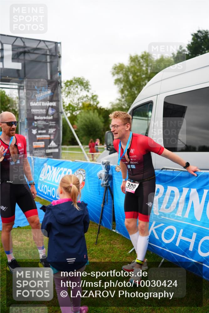 30.08.2026 - Elbe Triathlon Hamburg LAZAROV Photography http://msf.ph/oto/10030424 30.08.2026 10:17:49 Ziel  meine-sportfotos.de