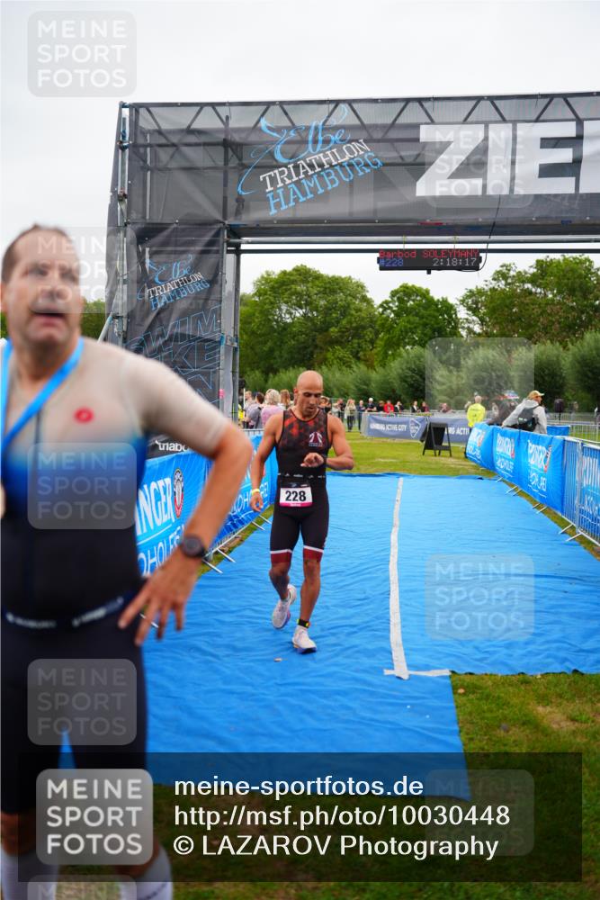 30.08.2026 - Elbe Triathlon Hamburg LAZAROV Photography http://msf.ph/oto/10030448 30.08.2026 10:18:18 Ziel 228 meine-sportfotos.de