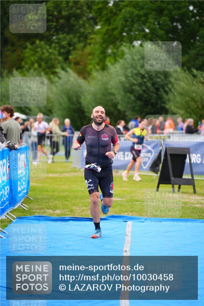 30.08.2026 - Elbe Triathlon Hamburg LAZAROV Photography http://msf.ph/oto/10030458 30.08.2026 10:18:54 Ziel 235 meine-sportfotos.de