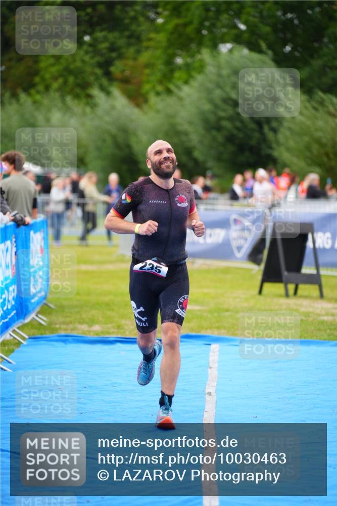 30.08.2026 - Elbe Triathlon Hamburg LAZAROV Photography http://msf.ph/oto/10030463 30.08.2026 10:18:55 Ziel 235 meine-sportfotos.de