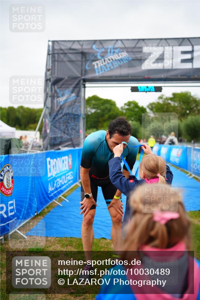 30.08.2026 - Elbe Triathlon Hamburg LAZAROV Photography http://msf.ph/oto/10030489 30.08.2026 10:19:17 Ziel  meine-sportfotos.de