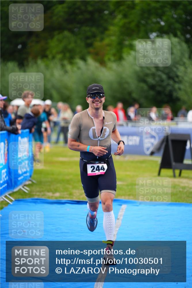 30.08.2026 - Elbe Triathlon Hamburg LAZAROV Photography http://msf.ph/oto/10030501 30.08.2026 10:20:05 Ziel 244 meine-sportfotos.de