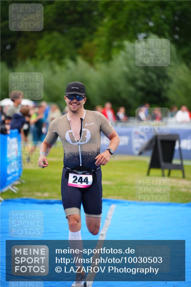 30.08.2026 - Elbe Triathlon Hamburg LAZAROV Photography http://msf.ph/oto/10030503 30.08.2026 10:20:06 Ziel 244 meine-sportfotos.de