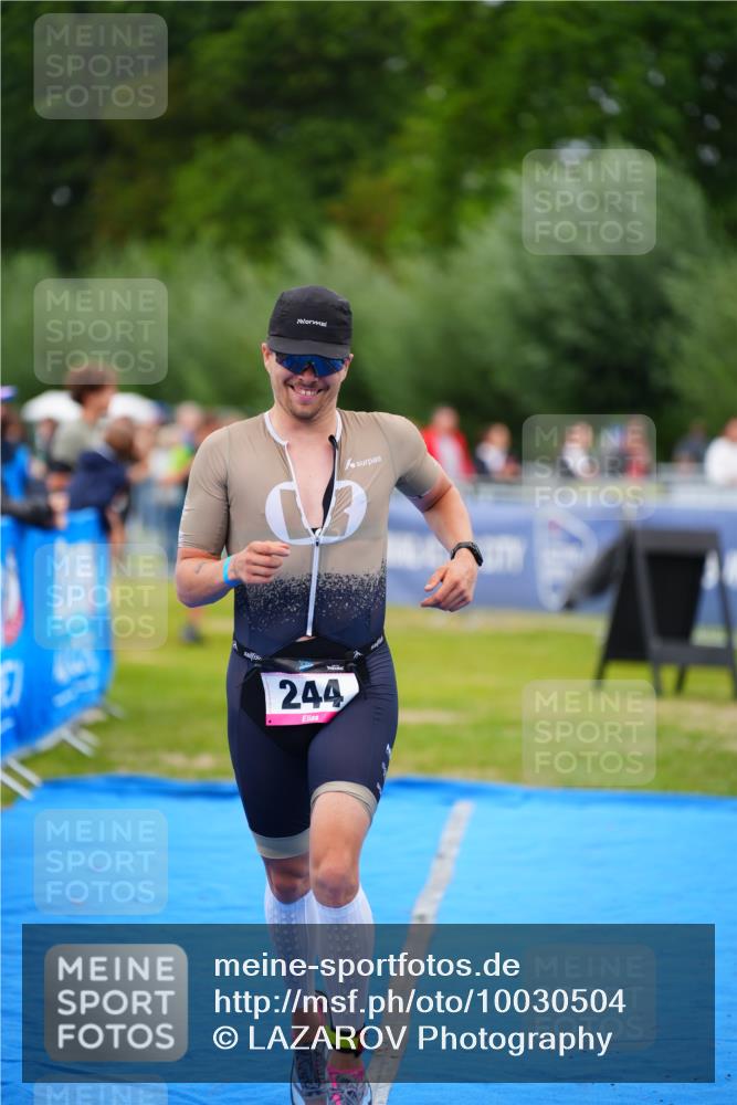 30.08.2026 - Elbe Triathlon Hamburg LAZAROV Photography http://msf.ph/oto/10030504 30.08.2026 10:20:06 Ziel 244 meine-sportfotos.de