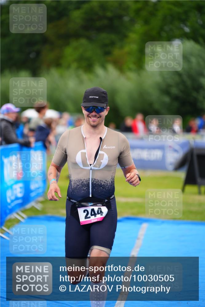 30.08.2026 - Elbe Triathlon Hamburg LAZAROV Photography http://msf.ph/oto/10030505 30.08.2026 10:20:06 Ziel 244 meine-sportfotos.de
