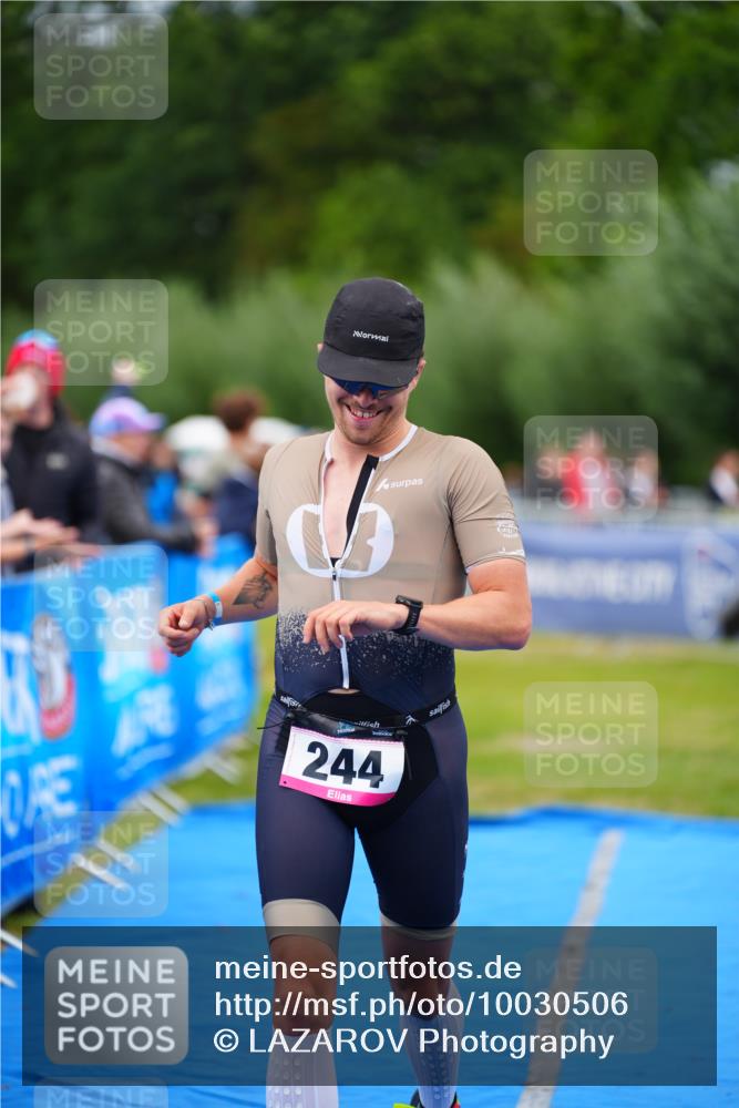 30.08.2026 - Elbe Triathlon Hamburg LAZAROV Photography http://msf.ph/oto/10030506 30.08.2026 10:20:06 Ziel 244 meine-sportfotos.de