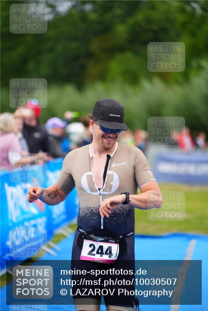 30.08.2026 - Elbe Triathlon Hamburg LAZAROV Photography http://msf.ph/oto/10030507 30.08.2026 10:20:07 Ziel 244 meine-sportfotos.de