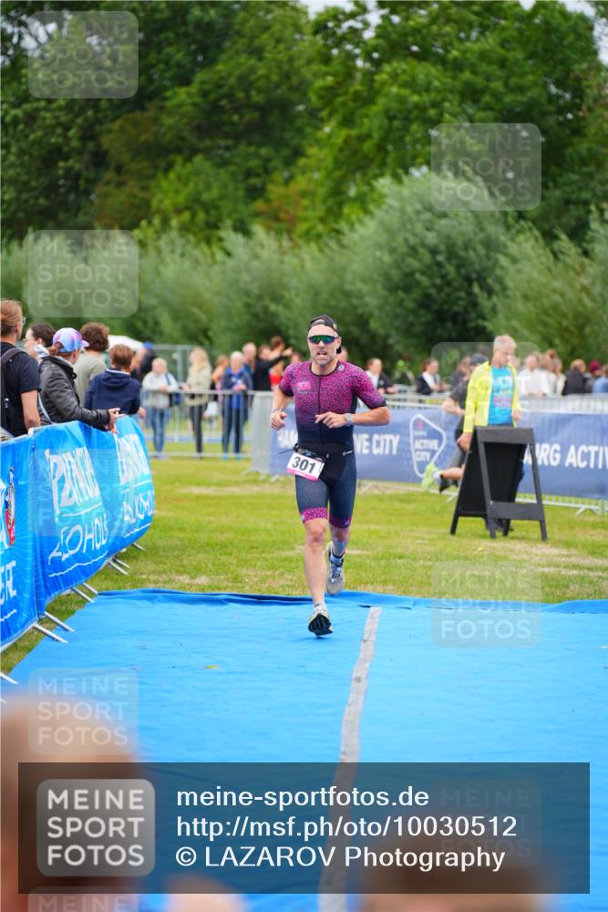 30.08.2026 - Elbe Triathlon Hamburg LAZAROV Photography http://msf.ph/oto/10030512 30.08.2026 10:20:56 Ziel 301 meine-sportfotos.de