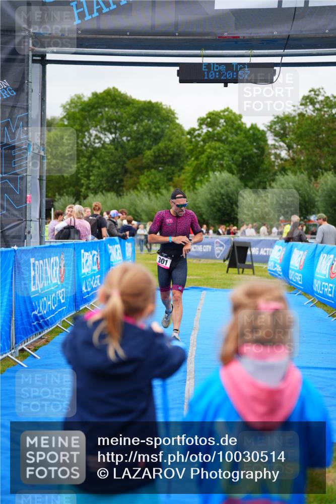 30.08.2026 - Elbe Triathlon Hamburg LAZAROV Photography http://msf.ph/oto/10030514 30.08.2026 10:20:58 Ziel 301 meine-sportfotos.de