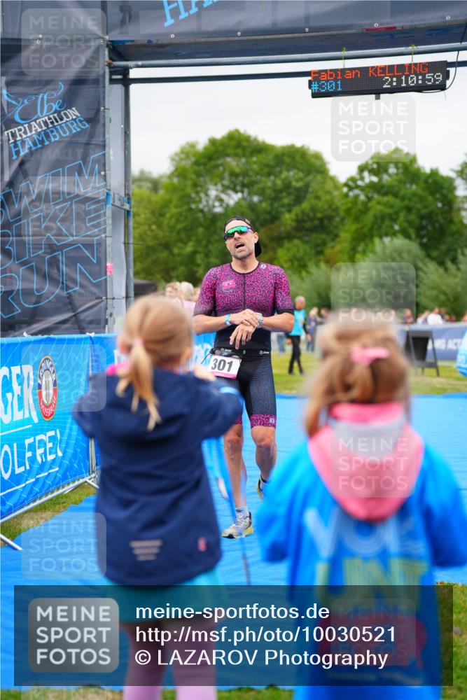 30.08.2026 - Elbe Triathlon Hamburg LAZAROV Photography http://msf.ph/oto/10030521 30.08.2026 10:20:59 Ziel 301 meine-sportfotos.de