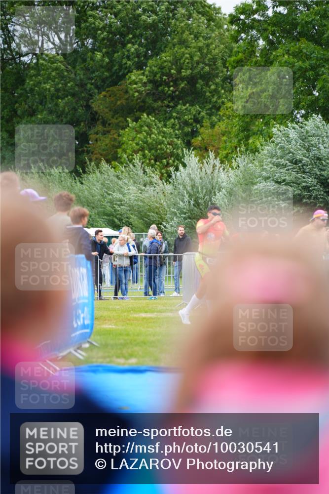 30.08.2026 - Elbe Triathlon Hamburg LAZAROV Photography http://msf.ph/oto/10030541 30.08.2026 10:21:32 Ziel  meine-sportfotos.de