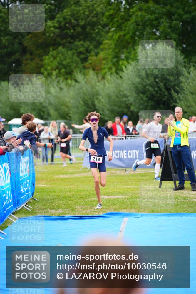30.08.2026 - Elbe Triathlon Hamburg LAZAROV Photography http://msf.ph/oto/10030546 30.08.2026 10:21:57 Ziel 214 meine-sportfotos.de