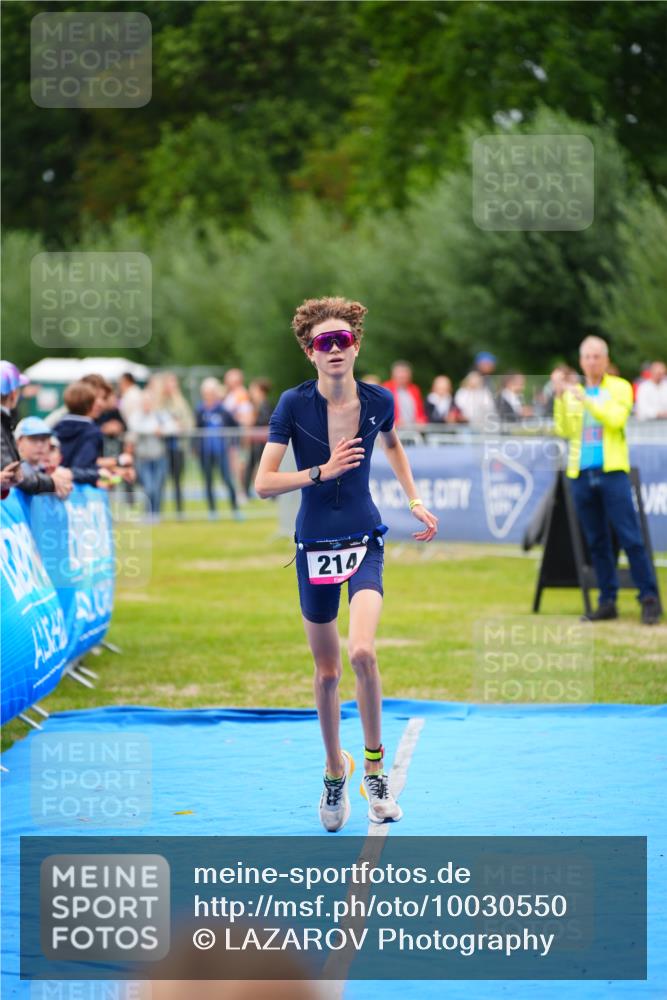 30.08.2026 - Elbe Triathlon Hamburg LAZAROV Photography http://msf.ph/oto/10030550 30.08.2026 10:21:59 Ziel 214 meine-sportfotos.de