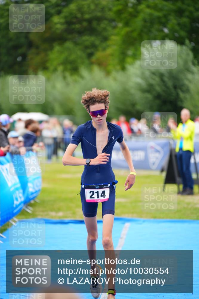 30.08.2026 - Elbe Triathlon Hamburg LAZAROV Photography http://msf.ph/oto/10030554 30.08.2026 10:22:00 Ziel 214 meine-sportfotos.de