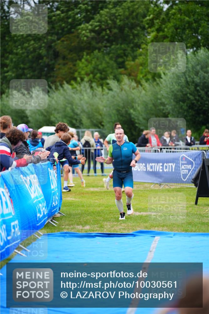 30.08.2026 - Elbe Triathlon Hamburg LAZAROV Photography http://msf.ph/oto/10030561 30.08.2026 10:22:25 Ziel 200 meine-sportfotos.de
