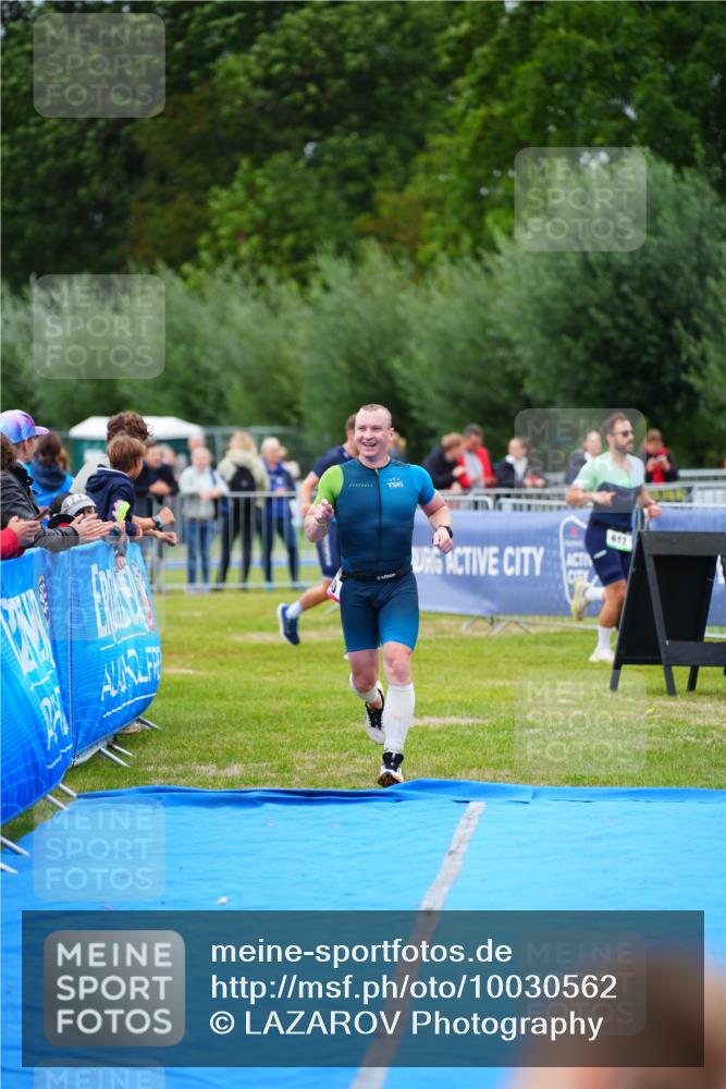 30.08.2026 - Elbe Triathlon Hamburg LAZAROV Photography http://msf.ph/oto/10030562 30.08.2026 10:22:26 Ziel 200 meine-sportfotos.de