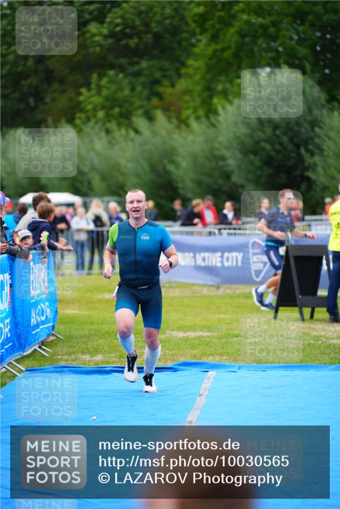 30.08.2026 - Elbe Triathlon Hamburg LAZAROV Photography http://msf.ph/oto/10030565 30.08.2026 10:22:27 Ziel 200 meine-sportfotos.de