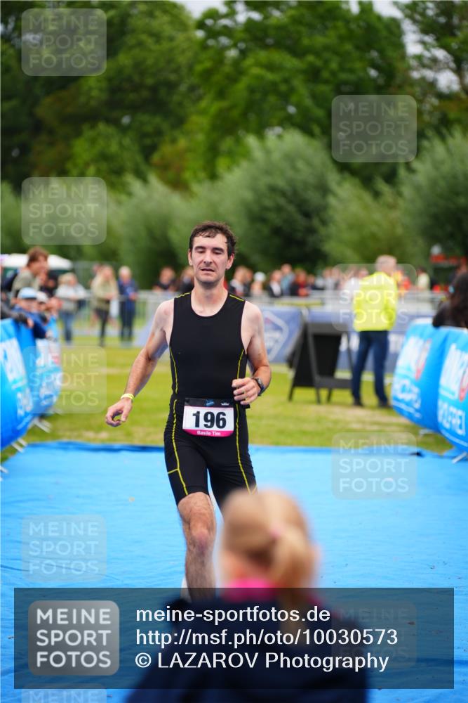 30.08.2026 - Elbe Triathlon Hamburg LAZAROV Photography http://msf.ph/oto/10030573 30.08.2026 10:24:08 Ziel 196 meine-sportfotos.de