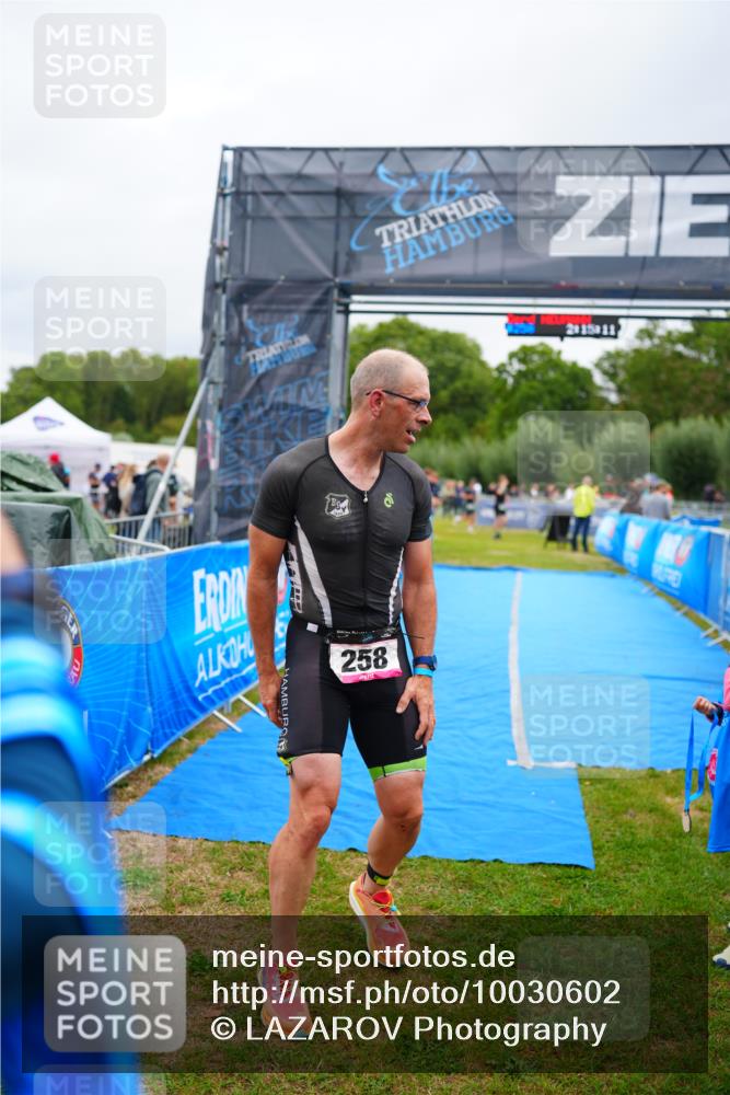 30.08.2026 - Elbe Triathlon Hamburg LAZAROV Photography http://msf.ph/oto/10030602 30.08.2026 10:25:15 Ziel  meine-sportfotos.de
