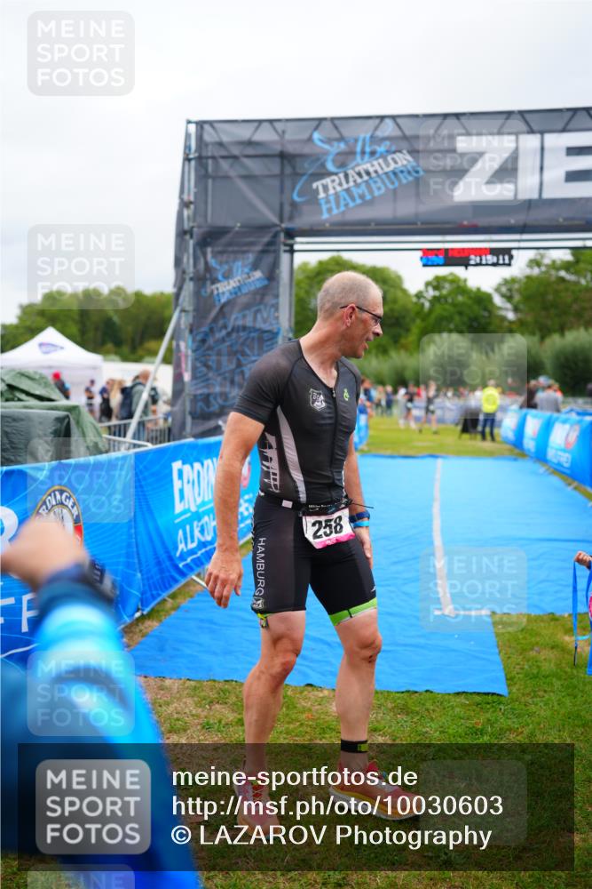 30.08.2026 - Elbe Triathlon Hamburg LAZAROV Photography http://msf.ph/oto/10030603 30.08.2026 10:25:15 Ziel  meine-sportfotos.de