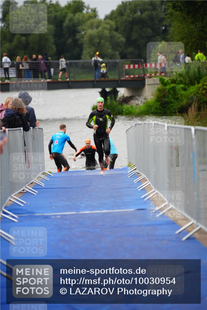 30.08.2026 - Elbe Triathlon Hamburg LAZAROV Photography http://msf.ph/oto/10030954 30.08.2026 08:32:07 Schwimmen  meine-sportfotos.de