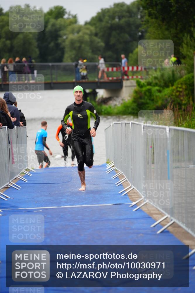 30.08.2026 - Elbe Triathlon Hamburg LAZAROV Photography http://msf.ph/oto/10030971 30.08.2026 08:32:09 Schwimmen 196 meine-sportfotos.de