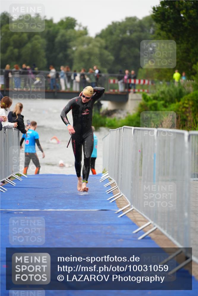 30.08.2026 - Elbe Triathlon Hamburg LAZAROV Photography http://msf.ph/oto/10031059 30.08.2026 08:34:43 Schwimmen 309 meine-sportfotos.de