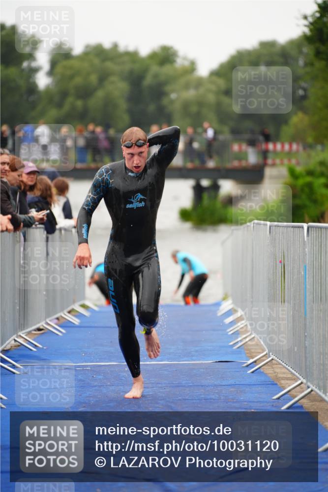 30.08.2026 - Elbe Triathlon Hamburg LAZAROV Photography http://msf.ph/oto/10031120 30.08.2026 08:35:05 Schwimmen 322, 368 meine-sportfotos.de
