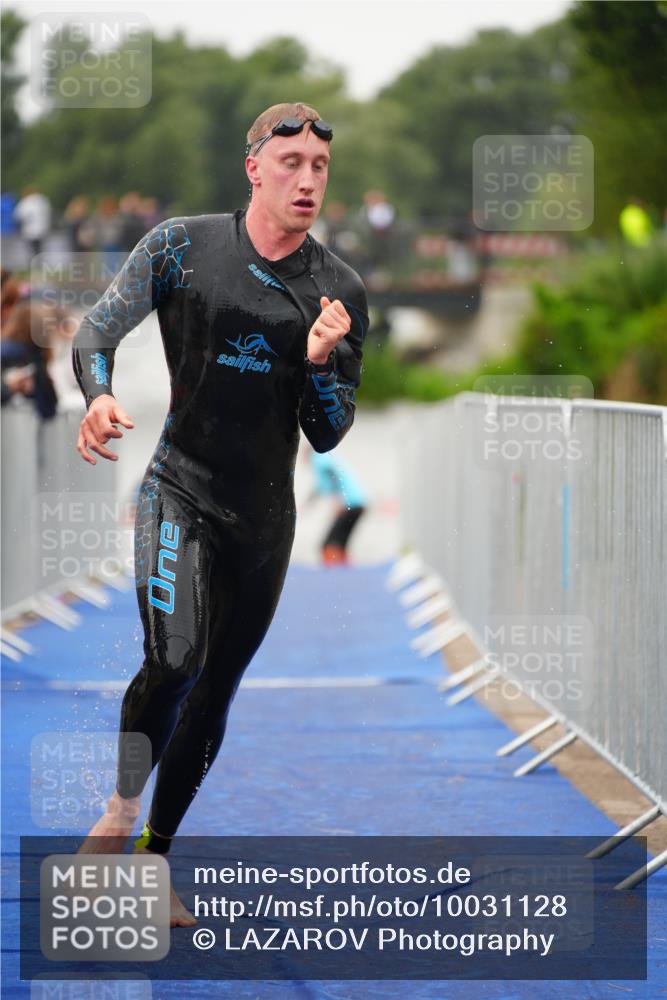 30.08.2026 - Elbe Triathlon Hamburg LAZAROV Photography http://msf.ph/oto/10031128 30.08.2026 08:35:06 Schwimmen 322, 368 meine-sportfotos.de