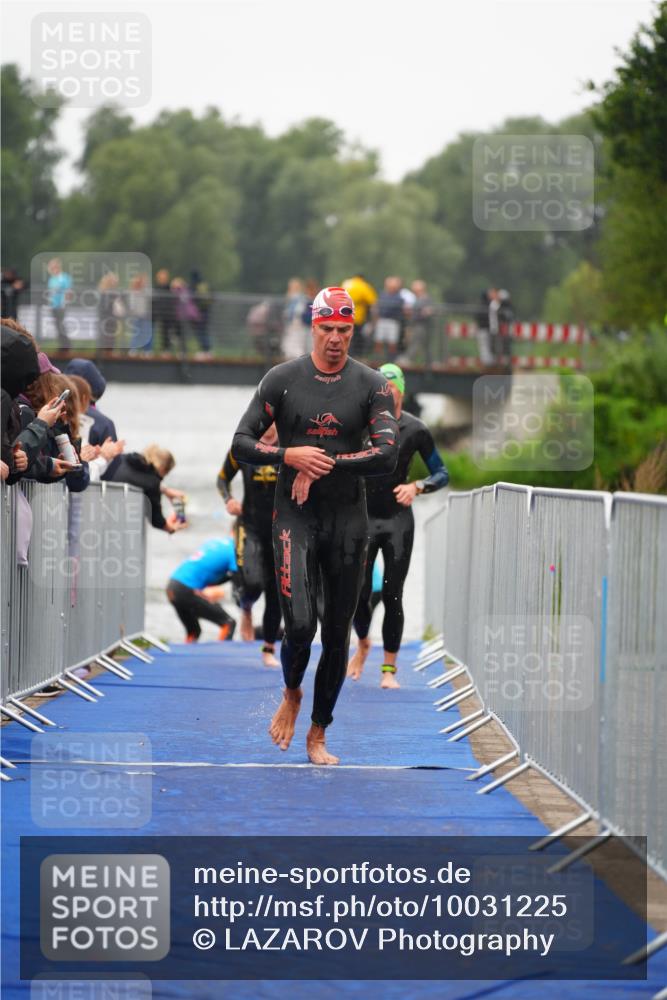 30.08.2026 - Elbe Triathlon Hamburg LAZAROV Photography http://msf.ph/oto/10031225 30.08.2026 08:36:00 Schwimmen 254, 280, 312 meine-sportfotos.de