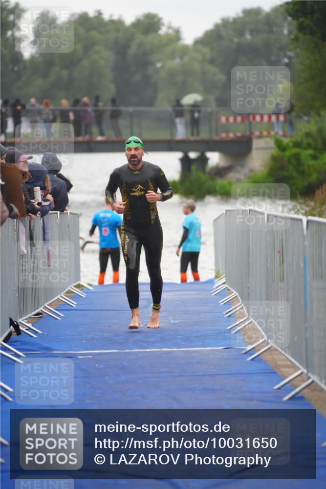 30.08.2026 - Elbe Triathlon Hamburg LAZAROV Photography http://msf.ph/oto/10031650 30.08.2026 08:37:44 Schwimmen 295, 361 meine-sportfotos.de
