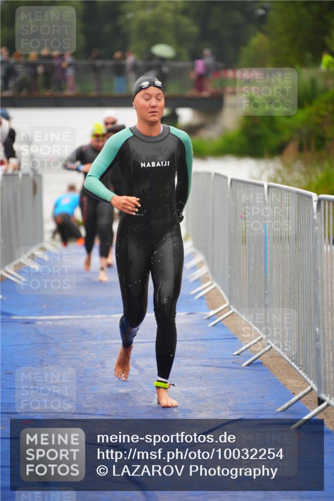30.08.2026 - Elbe Triathlon Hamburg LAZAROV Photography http://msf.ph/oto/10032254 30.08.2026 08:41:11 Schwimmen 273, 299, 301, 302, 327, 329, 340, 369, 376, 386, 393 meine-sportfotos.de