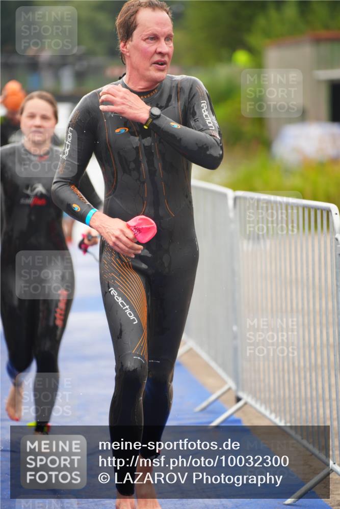 30.08.2026 - Elbe Triathlon Hamburg LAZAROV Photography http://msf.ph/oto/10032300 30.08.2026 08:41:21 Schwimmen 245, 273, 279, 305, 317, 329, 376, 393 meine-sportfotos.de