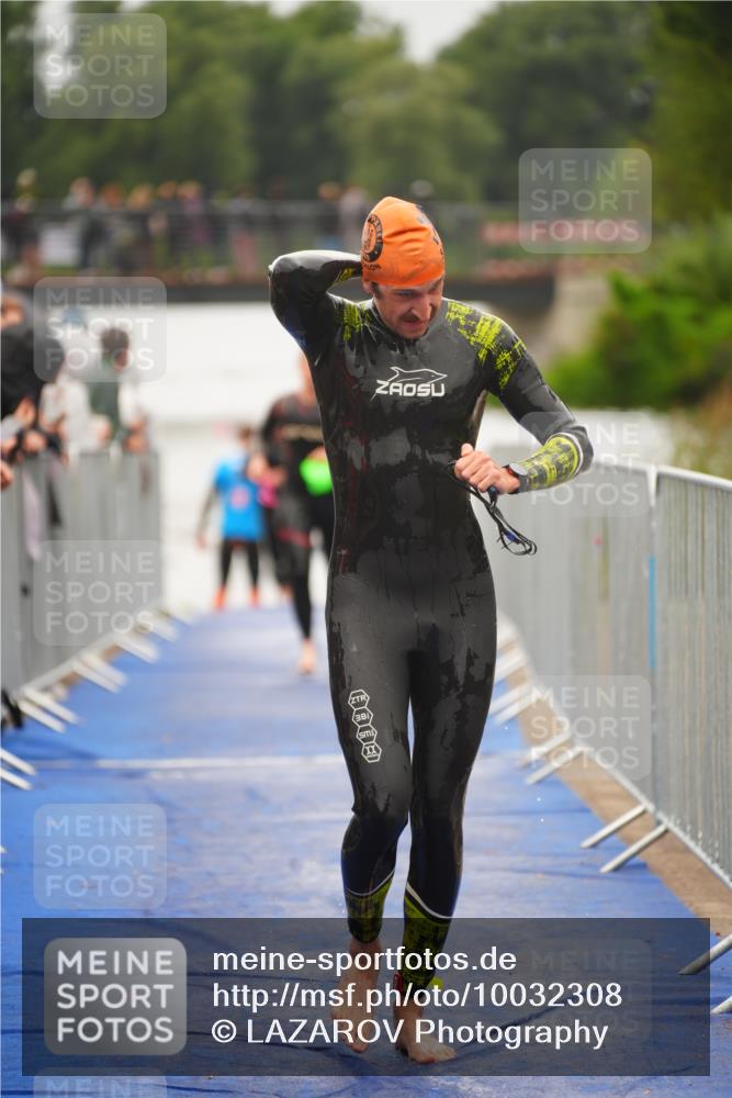30.08.2026 - Elbe Triathlon Hamburg LAZAROV Photography http://msf.ph/oto/10032308 30.08.2026 08:41:24 Schwimmen 245, 259, 273, 279, 292, 305, 317, 329, 376, 393 meine-sportfotos.de