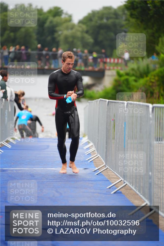 30.08.2026 - Elbe Triathlon Hamburg LAZAROV Photography http://msf.ph/oto/10032596 30.08.2026 08:43:14 Schwimmen 249, 267, 352, 362 meine-sportfotos.de