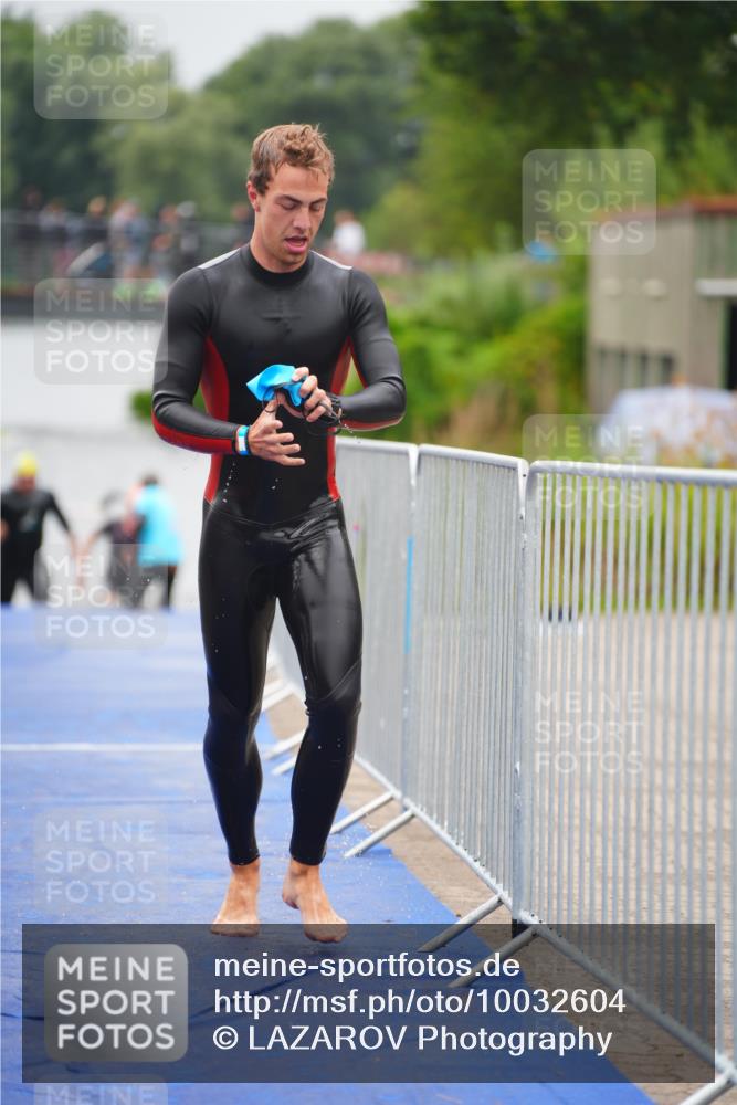 30.08.2026 - Elbe Triathlon Hamburg LAZAROV Photography http://msf.ph/oto/10032604 30.08.2026 08:43:15 Schwimmen 249, 267, 352, 362 meine-sportfotos.de