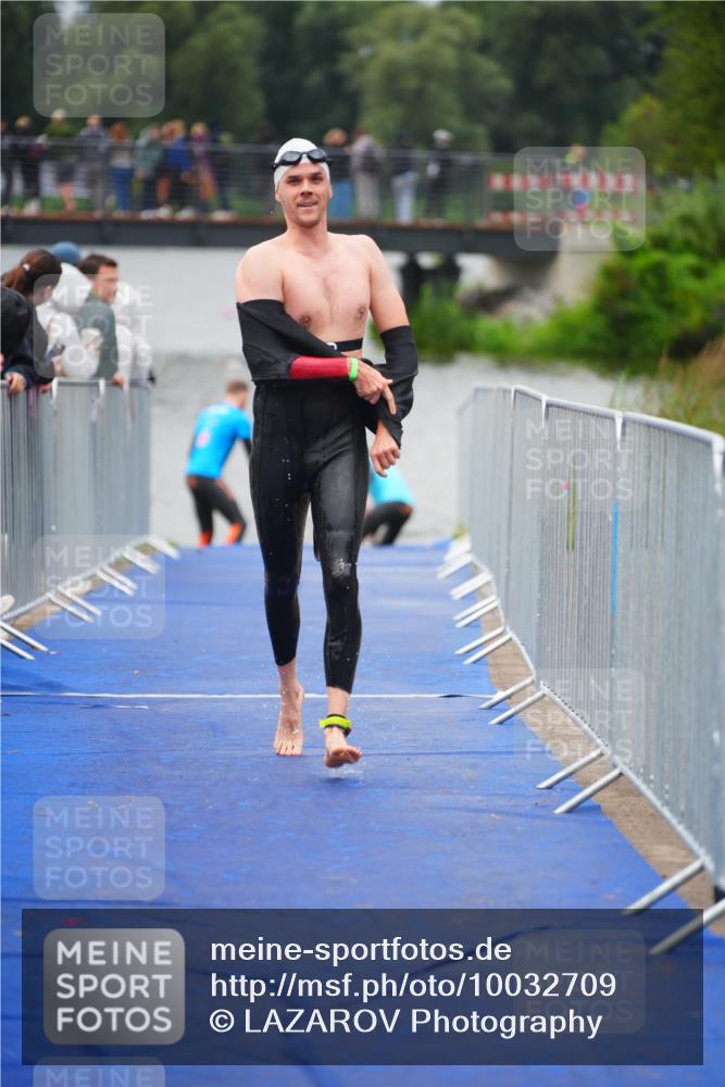 30.08.2026 - Elbe Triathlon Hamburg LAZAROV Photography http://msf.ph/oto/10032709 30.08.2026 08:44:07 Schwimmen 445 meine-sportfotos.de