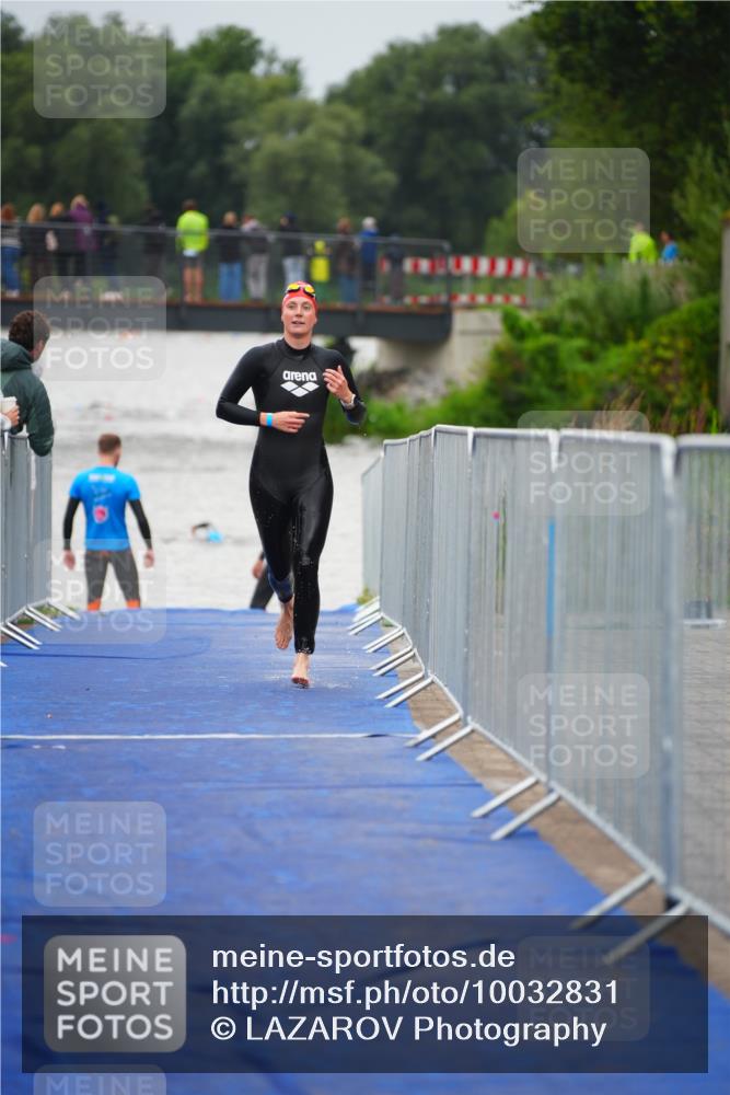 30.08.2026 - Elbe Triathlon Hamburg LAZAROV Photography http://msf.ph/oto/10032831 30.08.2026 08:46:20 Schwimmen 330, 331 meine-sportfotos.de